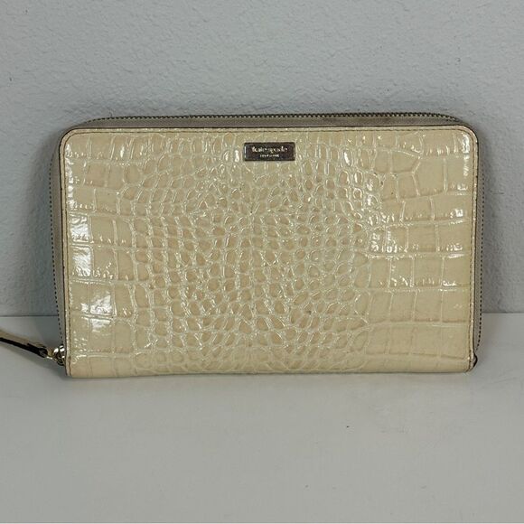 Kate Spade Knightsbridge Large Travel Wallet Ivory Embossed Leather - Picture 1 of 8